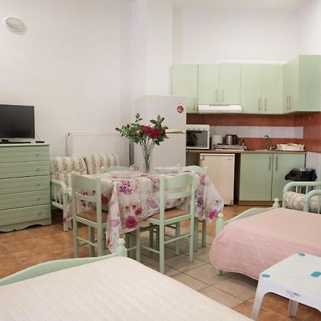 Stavros Studio Apartment In คอสทาวน์ ภายนอก รูปภาพ