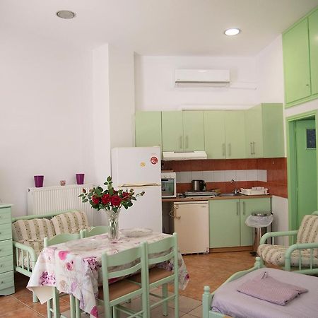 Stavros Studio Apartment In คอสทาวน์ ภายนอก รูปภาพ