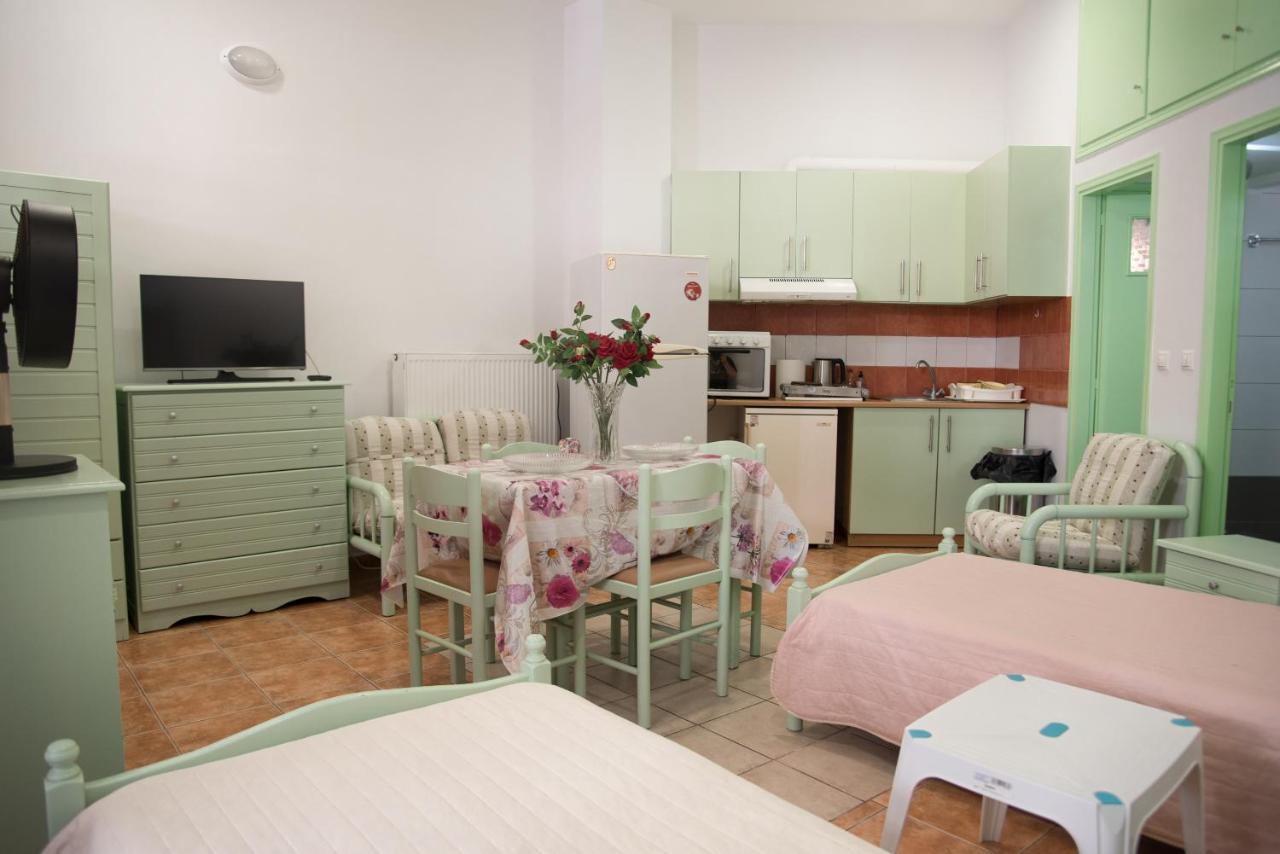 Stavros Studio Apartment In คอสทาวน์ ภายนอก รูปภาพ