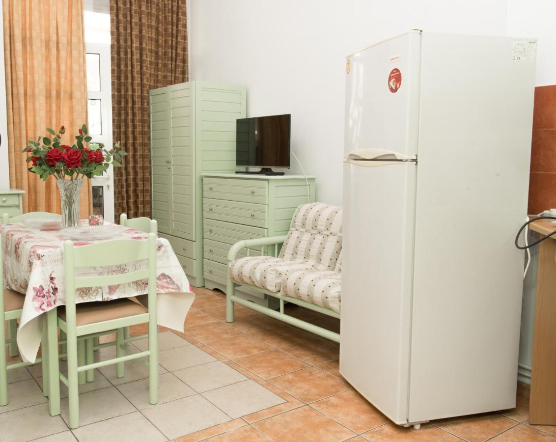 Stavros Studio Apartment In คอสทาวน์ ภายนอก รูปภาพ