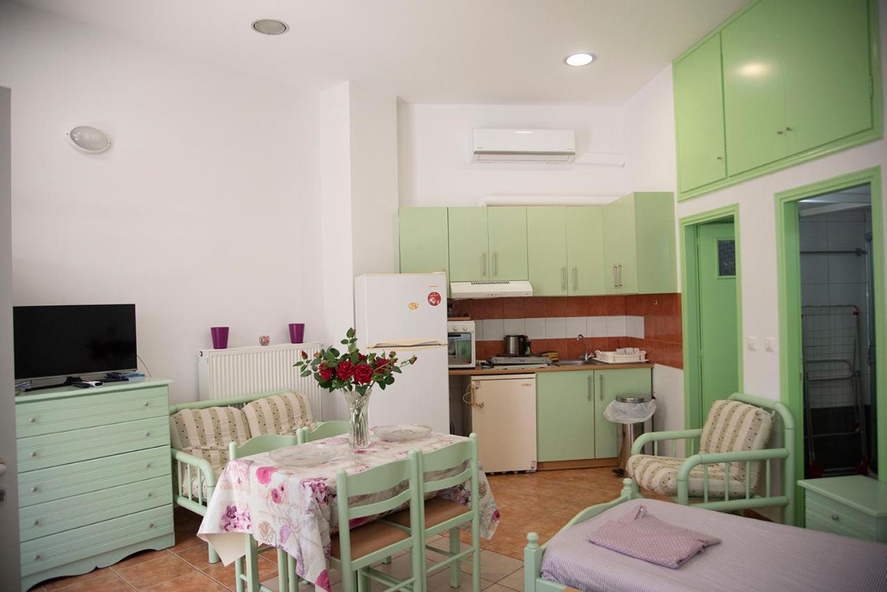 Stavros Studio Apartment In คอสทาวน์ ภายนอก รูปภาพ