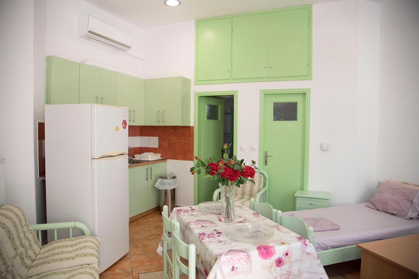 Stavros Studio Apartment In คอสทาวน์ ภายนอก รูปภาพ
